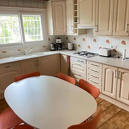 4 Bedroom Private With Pool For Families Only - No Groups Allowed וילה אסטפונה