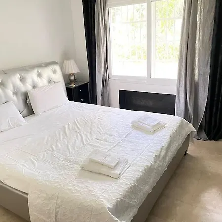 4 Bedroom Private With Pool For Families Only - No Groups Allowed *