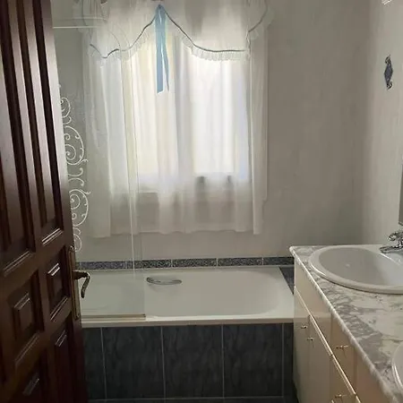 4 Bedroom Private With Pool For Families Only - No Groups Allowed וילה *