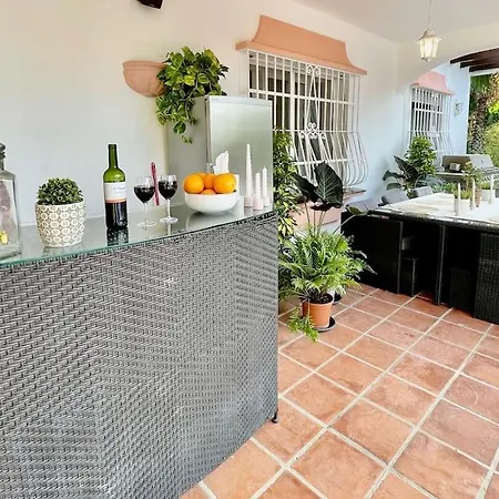 4 Bedroom Private With Pool For Families Only - No Groups Allowed וילה אסטפונה