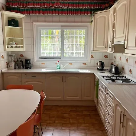 4 Bedroom Private With Pool For Families Only - No Groups Allowed וילה אסטפונה