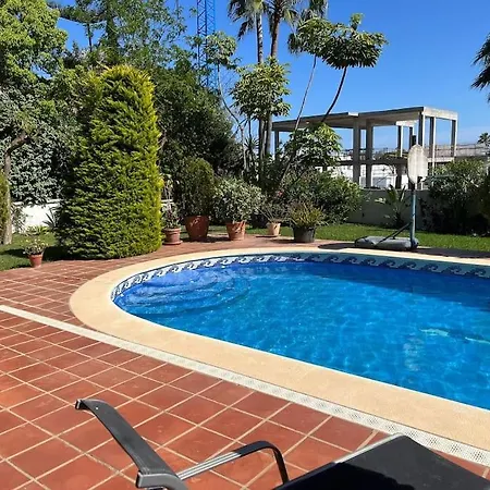 4 Bedroom Private With Pool For Families Only - No Groups Allowed 빌라