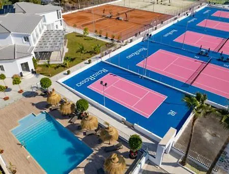 4 Bedroom Private With Pool For Families Only - No Groups Allowed 빌라