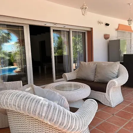 فيلة 4 Bedroom Private With Pool For Families Only - No Groups Allowed إِستيبونا